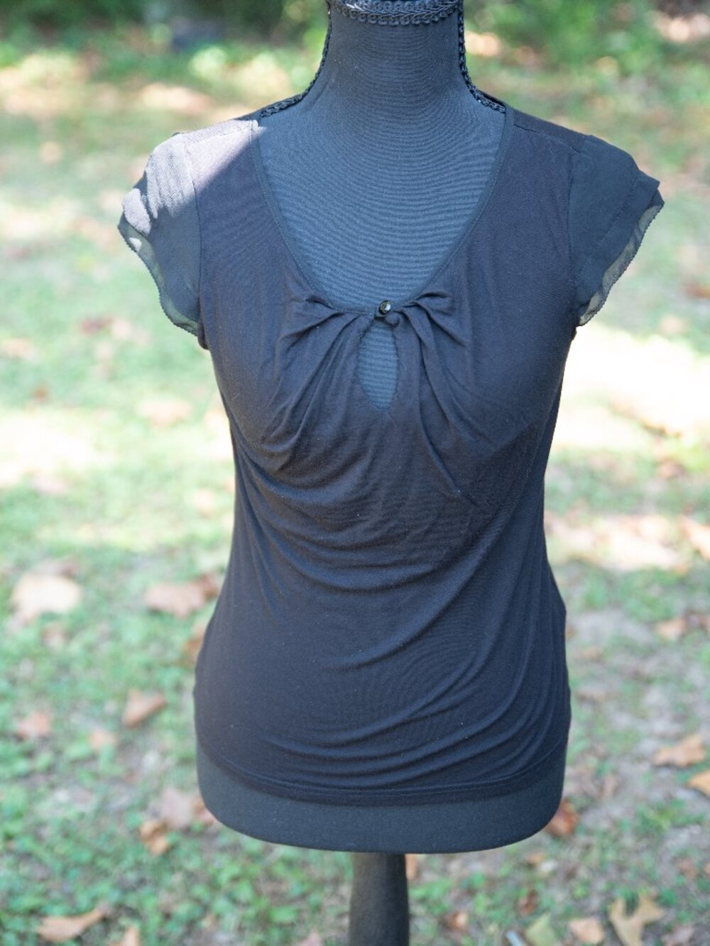 Women's size small classic, vintage-inspired H&M cap-sleeve keyhole blouse